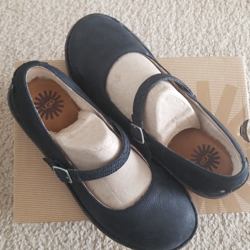 Ugg Kandace Mary Jane shoes sz 9 fits like 8.5